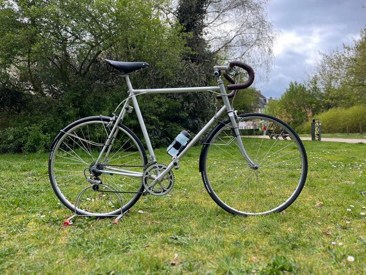Vélo de course Peugeot vintage avec selle Brooks, Vélos & Vélomoteurs, Vélos | Vélos de course, Utilisé, Hommes, Autres marques