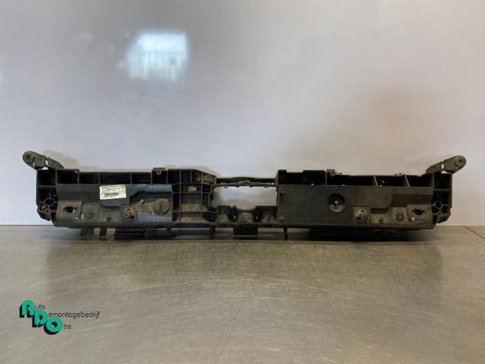 Slotplaat voor van een Renault Clio (Clio 4 12-) (TENNP), Auto-onderdelen, Carrosserie, Renault, Gebruikt, 3 maanden garantie