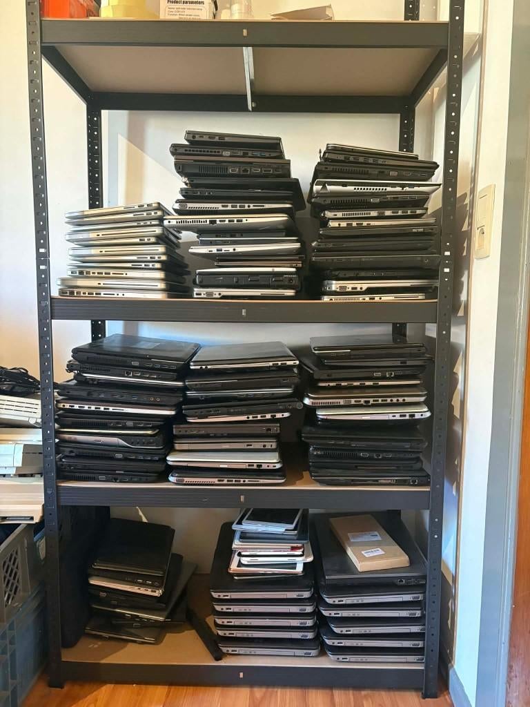 87 Laptops + 13 Tablettes + 100 Chargeurs, Informatique & Logiciels, 64 GB ou plus, Autres tailles, Inconnu, Utilisé