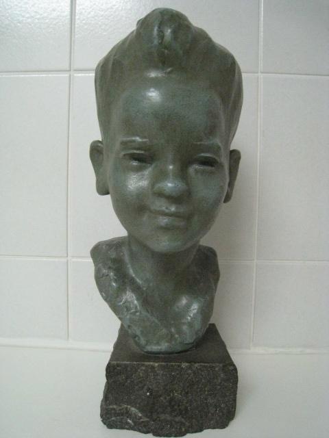 Keramiek beeldje, hoofd van een jonge vrouw, groen, Antiek en Kunst, Kunst | Beelden en Houtsnijwerken, Ophalen