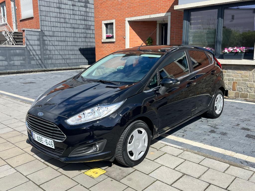 Ford Fiesta 2016 Titanium 1.0i  **Garantie 12 mois**, Auto's, Ford, Parkeersensor, Stof, Zwart, 99 g/km