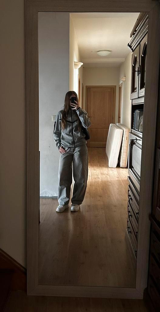 Grijze nike tech, Kleding | Heren, Truien en Vesten, Zo goed als nieuw, Maat 46 (S) of kleiner, Grijs, Verzenden