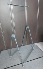 Tringle à vêtements réglable et pliable