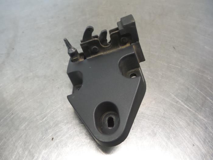 Schuifdeur slotvanger rechts van een Renault Trafic (Trafic, Auto-onderdelen, Carrosserie, Renault, Gebruikt, 3 maanden garantie