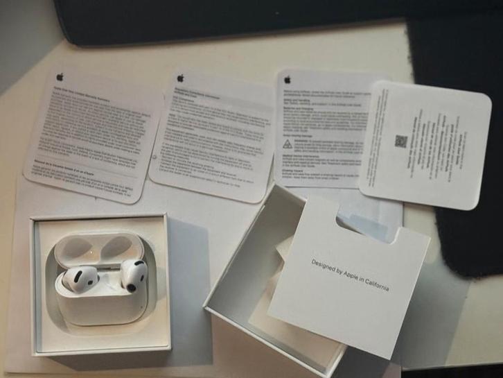 APPLE AirPods 4 met actieve ruisonderdrukking, Telecommunicatie, Mobiele telefoons | Oordopjes, Zo goed als nieuw, In gehoorgang (in-ear)