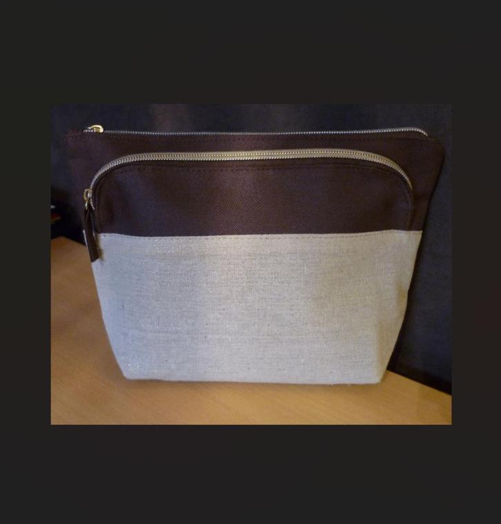 Bruin beige goudkleurig make-up tasje toilettas, Bijoux, Sacs & Beauté, Trousses de toilette, Brun, Enlèvement ou Envoi