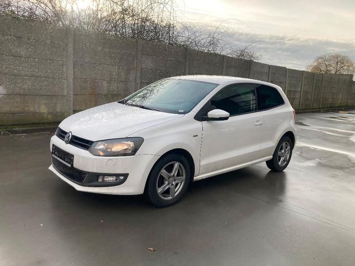 Volkswagen Polo 1.2 essence 2013 avec 107000km*clim*garantie, Autos, Volkswagen, Entreprise, Achat, Polo, ABS, Airbags, Air conditionné