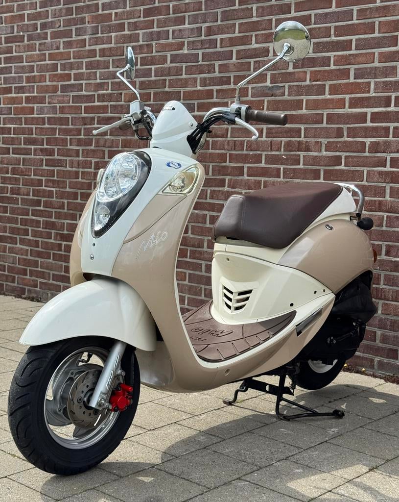 Scooter Sym Mio A klasse Zonder Rijbewijs Perfect inorde, Fietsen en Brommers, Gebruikt, Klasse A (25 km/u), 49 cc, Benzine