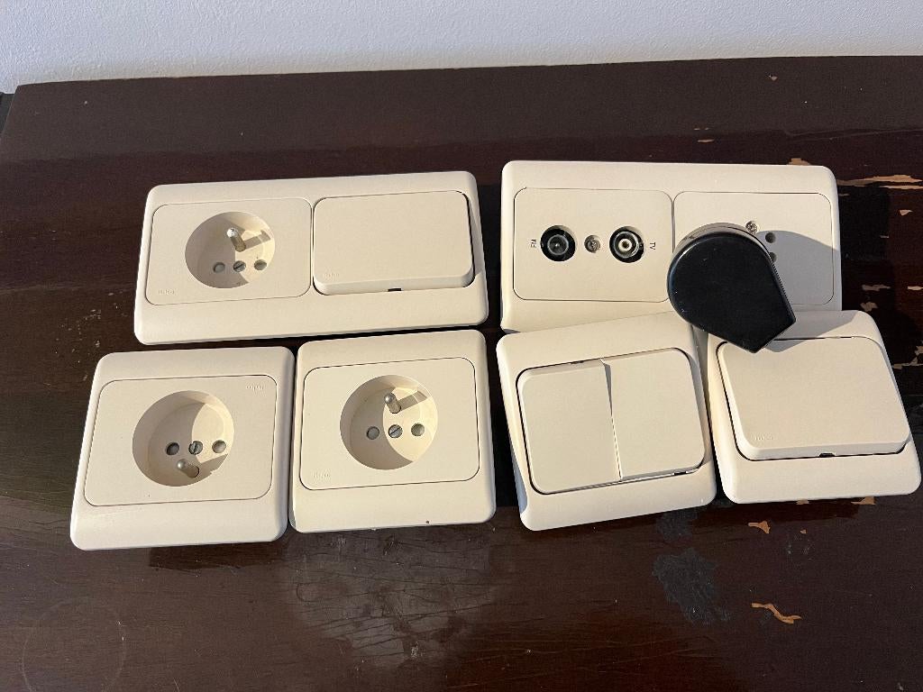 Niko Stopcontacten - Schakelaars, Doe-het-zelf en Bouw, Ophalen