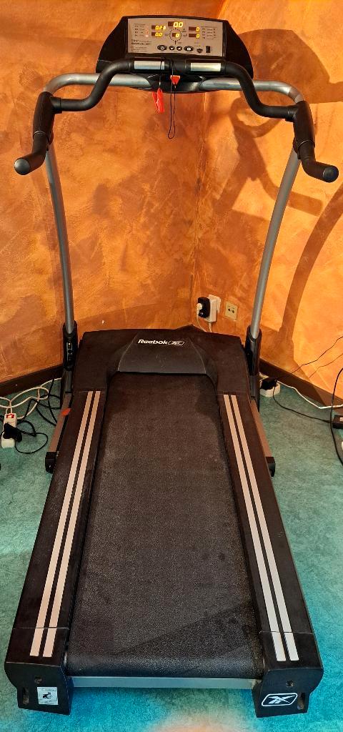 Tapis de course Reebok repliable, inclinaison,1-16km/h,7 pgm, Sports & Fitness, Appareils de fitness, Utilisé, Tapis roulant, Bras