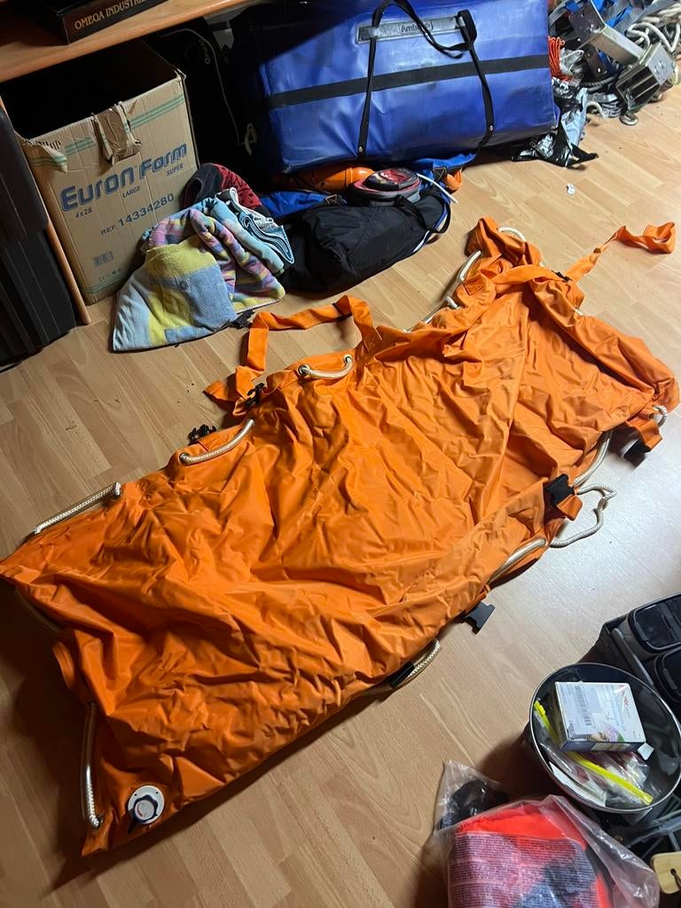 Matelas aspirateur complet avec pompe et sac de transport, Divers, Matériel Infirmier, Enlèvement, Neuf