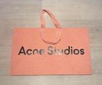 Acne Studios, Enlèvement