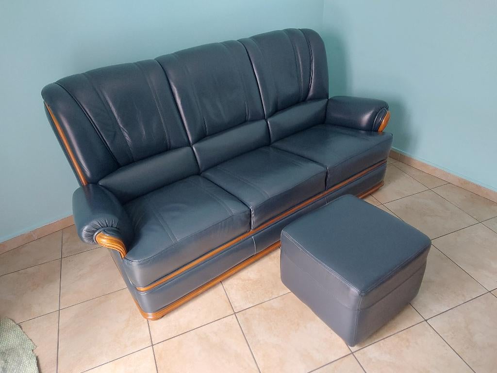 Mooie kwalitatieve lederen drie en tweezit zetel + poef, Ophalen, Gebruikt