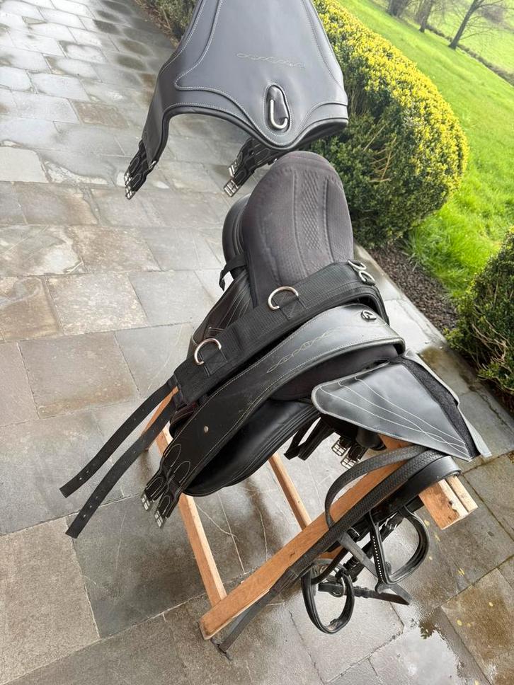 Ensemble complet Fouganza (selle et bridon), Dieren en Toebehoren, Paarden en Pony's | Hoofdstellen en Tuigage, Zo goed als nieuw