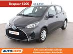 Toyota Yaris 1.5 Hybrid ByD (bj 2015, automaat), Auto's, Gebruikt, 5 zetels, Hybride Elektrisch/Benzine, Zilver of Grijs