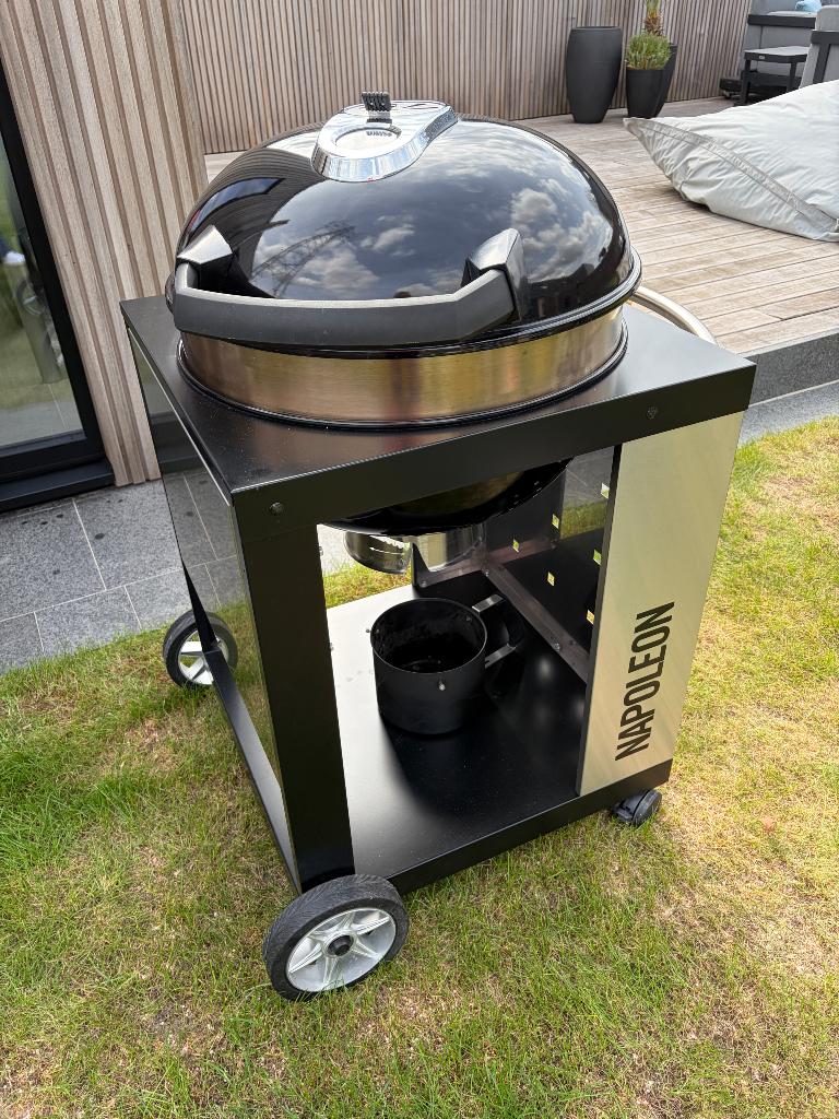 Houtskoolbarbeque Napoleon, Ophalen, Zo goed als nieuw, Napoleon, Met accessoires