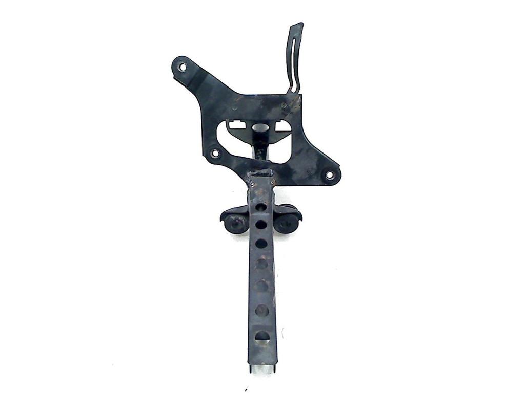 CARENAGE SUPPORT (UPPER) Honda (64501-MAE-000), Motos, Dhr. S. di Majo, Utilisé, Info@cama-motorparts.nl, P.J. Troelstraweg 8 8
3144 CX  MAASSLUIS, NL