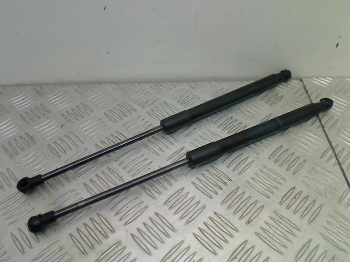 Kit amortisseur couvercle coffre d'un Renault Twingo, Autos : Pièces & Accessoires, Carrosserie & Tôlerie, Renault, Utilisé, 3 mois de garantie