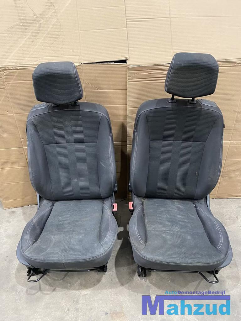 2010 RENAULT CLIO 3 Zwart stof compleet interieur 2006-2012, Autos : Pièces & Accessoires, Fabrikant BV, Utilisé, Info@fabrikant.eu