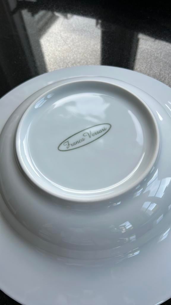 6 assiettes d'un blanc profond, Maison & Meubles, Cuisine | Couverts, Enlèvement