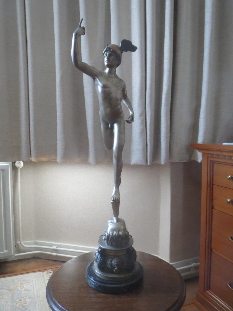 metalen beeld, Antiek en Kunst, Kunst | Beelden en Houtsnijwerken, Ophalen, 50 - 100 cm, Op sokkel, Beeld