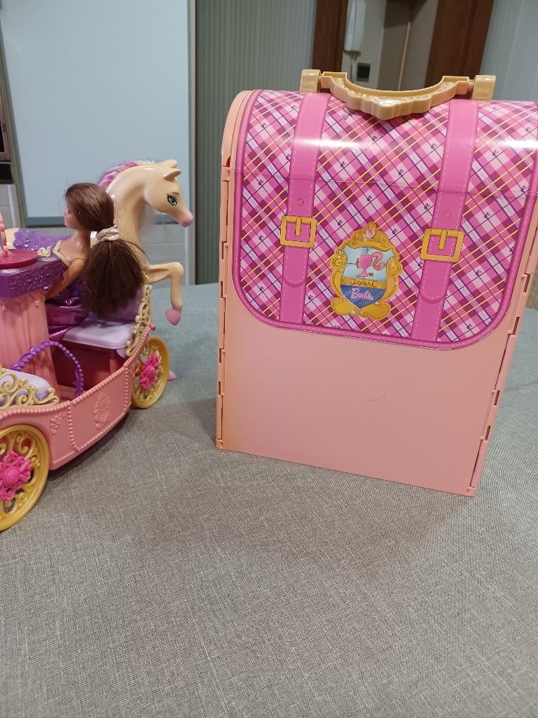 Barbie huis draagbaar, Kinderen en Baby's, Speelgoed | Poppen, Ophalen of Verzenden, Gebruikt, Barbie