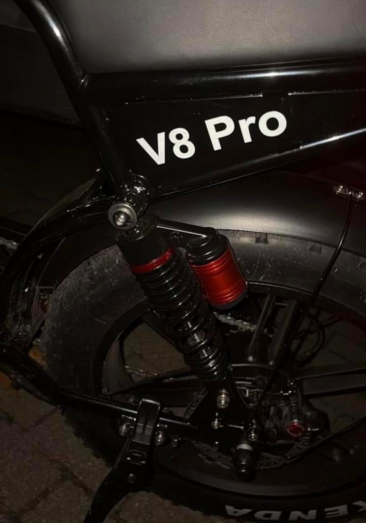 V8 pro met dubbel accu, Motoren, Ophalen