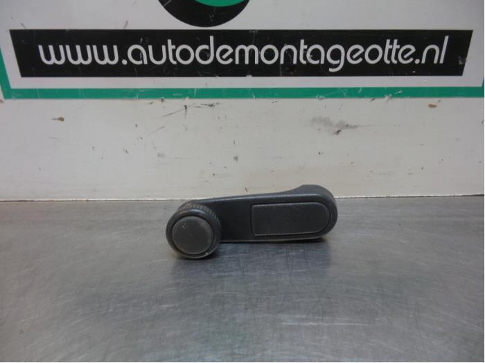 Manivelle de vitre d'un Peugeot Expert (Expert 95-), Autos : Pièces & Accessoires, Vitres & Accessoires, Peugeot, Utilisé, Enlèvement ou Envoi