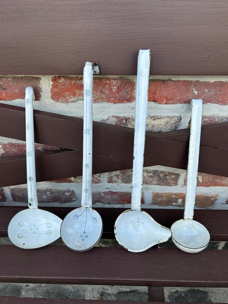 Emaille lepels, Ophalen