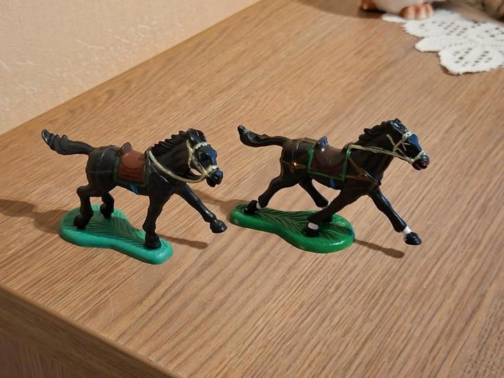 2 Vintage speelgoedpaardjes, Verzamelen, Poppetjes en Figuurtjes, Zo goed als nieuw, Ophalen of Verzenden