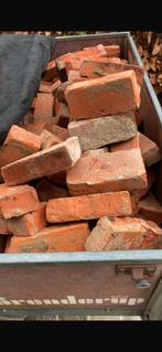 Gratis af te halen: ongeveer 500 oude rode bakstenen, Ophalen, Gebruikt, Bakstenen