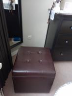 Mooie lederen poef, Huis en Inrichting, Zetels | Voetbanken en poefs, Ophalen