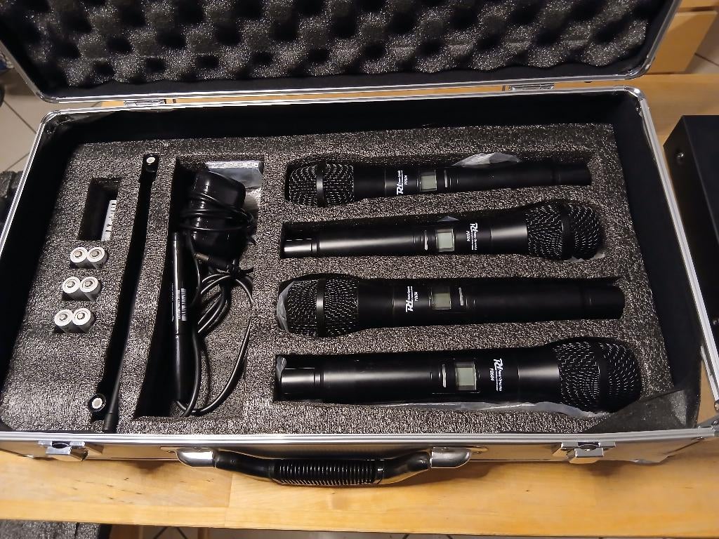 PD504H 4x 50-Kanaals UHF Draadloze microfoonset, Musique & Instruments, Microphones, Enlèvement, Utilisé, Micro chant, Sans fil