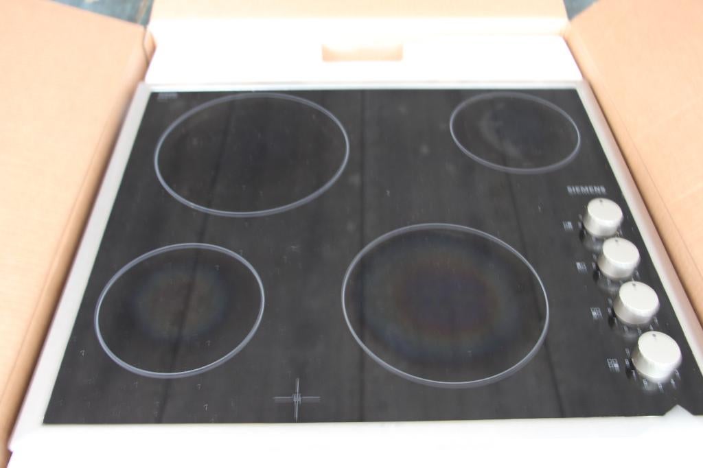 Siemens ET645CEA1E plaque Noir, Acier Céramique 4 zone(s), Enlèvement, Utilisé, Céramique, 4 zones de cuisson