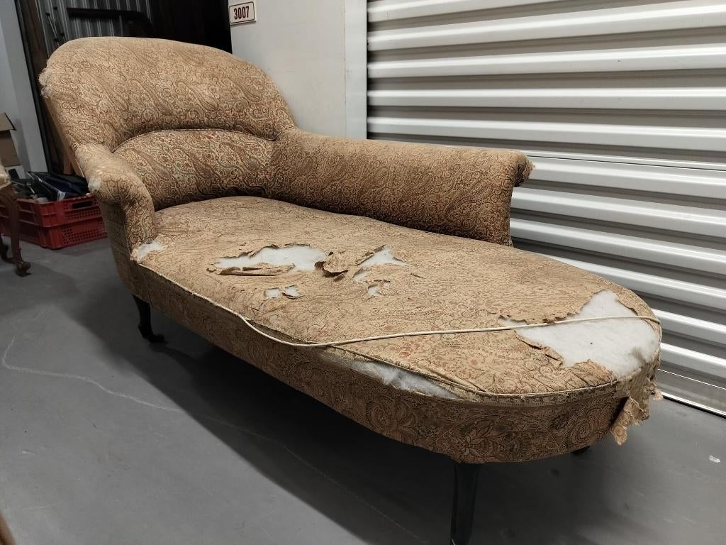 Oude ligbed dat bedekt moet worden, Huis en Inrichting, Zetels | Zetels en Chaises Longues, Ophalen