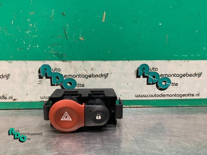 Commutateur éclairage d'urgence d'un Renault Clio (Clio 3 0, Autos : Pièces & Accessoires, Tableau de bord & Interrupteurs, Renault