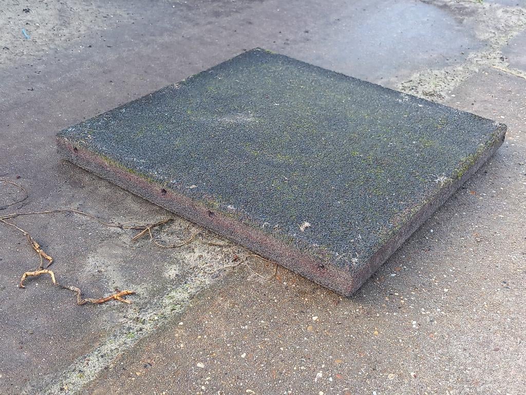 62 Rubber tegels 50x50x4,5, Weidegang