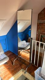 Spiegel op wieltjes, Ophalen