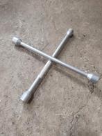 Clé en croix neuve, Enlèvement