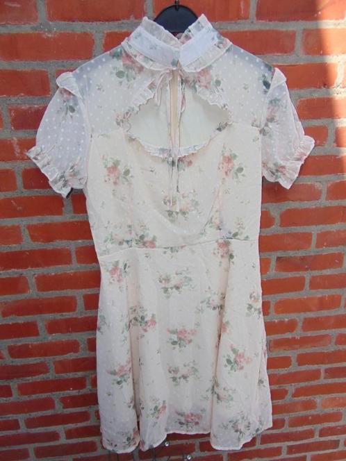 Romantische jurk nieuwstaat, Kleding | Dames, Jurken, Zo goed als nieuw, Maat 38/40 (M), Onder de knie, Ophalen of Verzenden