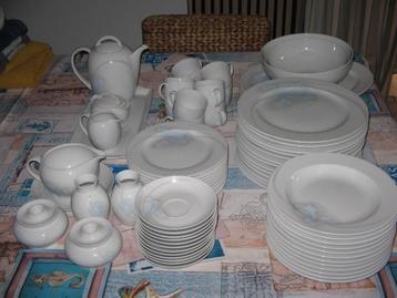 10-delig koffie & eetservice van porselein beschikbaar voor biedingen