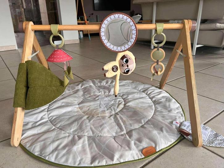 Tiny Love houten speelboog – zeer mooie staat, Kinderen en Baby's, Speelgoed | Babyspeelgoed, Zo goed als nieuw, Babygym, Met geluid