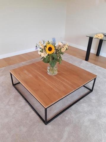 EIKEN SALONTAFEL!  beschikbaar voor biedingen