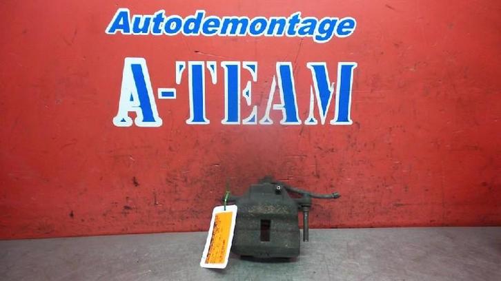 REMKLAUW LINKS VOOR Nissan Primera (P11) (01-1996/07-2002), Auto-onderdelen, Remmen en Aandrijving, Nissan, Gebruikt