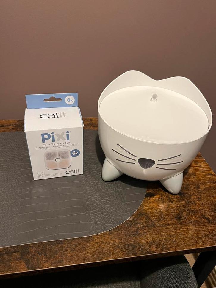 Catit PIXI Drinkfontein + 4 filters, Dieren en Toebehoren, Kattenvoerbakken en Drinkbakken, Gebruikt, Automatisch, Ophalen