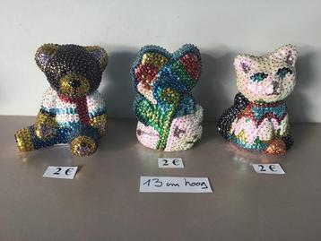 diverse kerst versieringen aan 2 en 1,50 euro beschikbaar voor biedingen