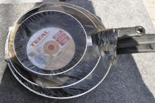 Tefal lot 3 poeles 30-25-19cm Neuves emballées, Huis en Inrichting, Keuken | Potten en Pannen, Nieuw, Pannenset, Aluminium, Ophalen of Verzenden