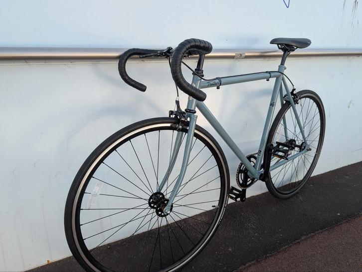 Fuji feather single speed/fixed gear maat 56(L), Fietsen en Brommers, Fietsen | Racefietsen, Zo goed als nieuw, Giant, Ophalen