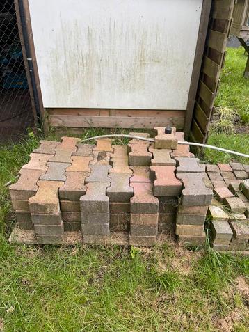 Klinkers gratis  beschikbaar voor biedingen