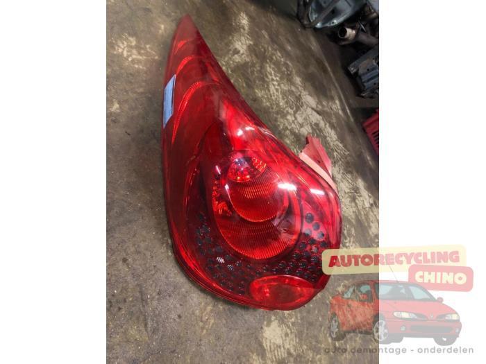 Feu arrière gauche d'un Peugeot 207, Autos : Pièces & Accessoires, Éclairage, Peugeot, Utilisé, 3 mois de garantie, Enlèvement ou Envoi